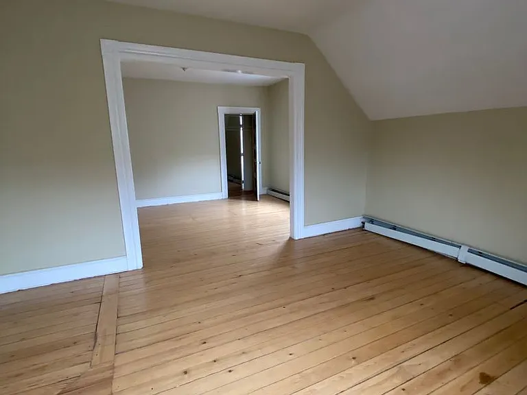 271 Broadway St — Photo 10