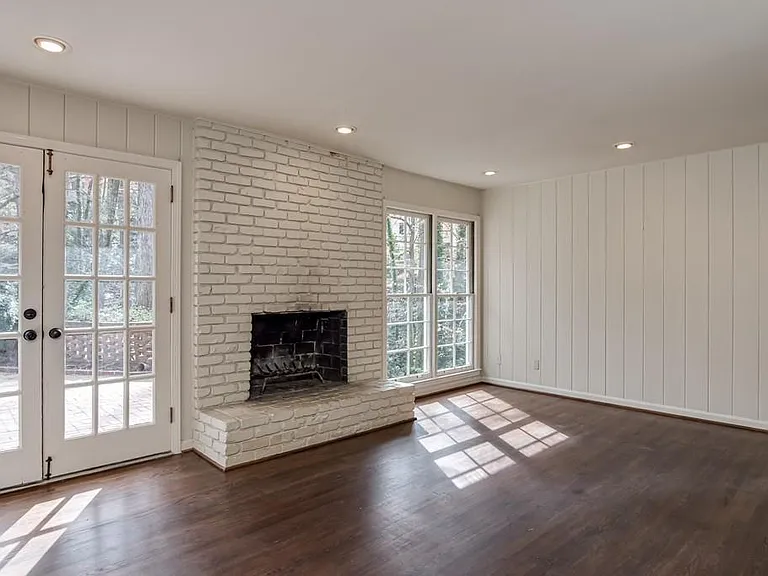 4601 Club Cir NE — Photo 8