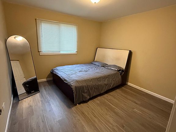 5th image of 4131 Applewood Ln APT 1