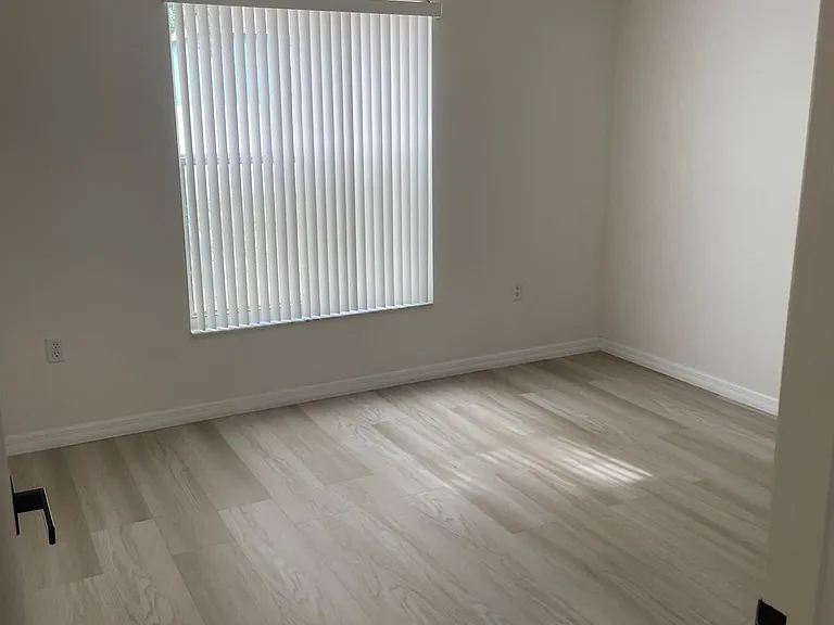 658 Sierra Cir — Photo 11