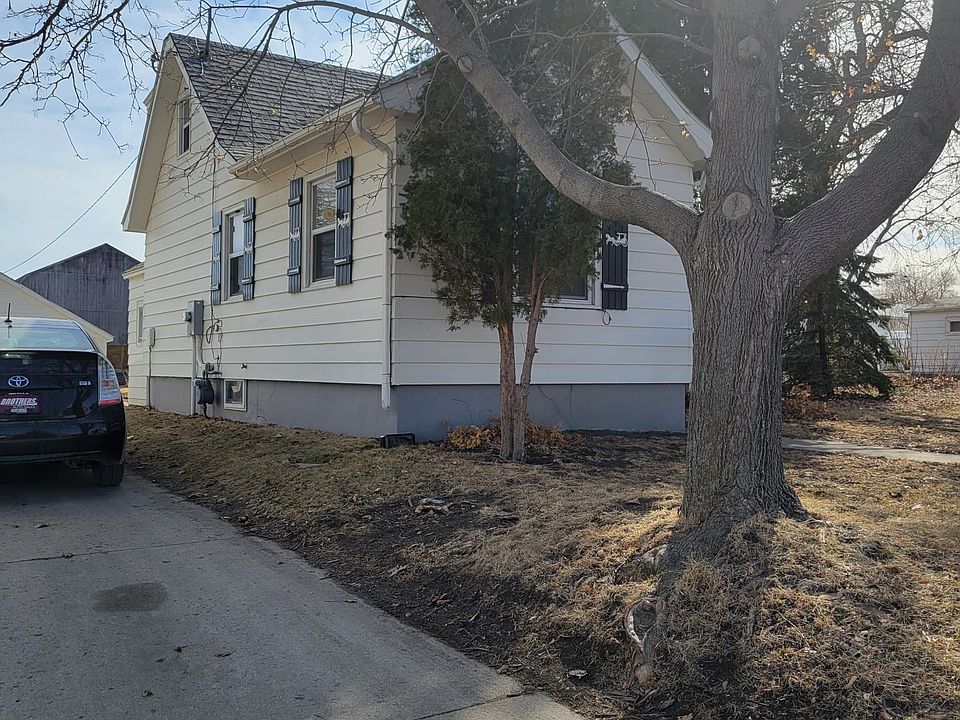 2nd image of 109 6th Ave S