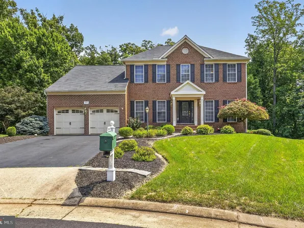 8121 Willingboro Ct, Gainesville, VA 20155