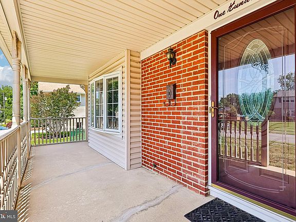 4th image of 102 Cambridge Dr