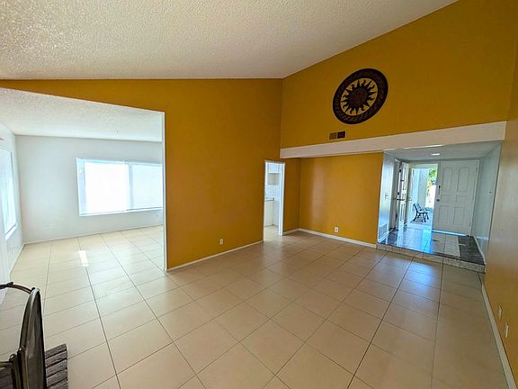 2nd image of 914 W Alton Ave