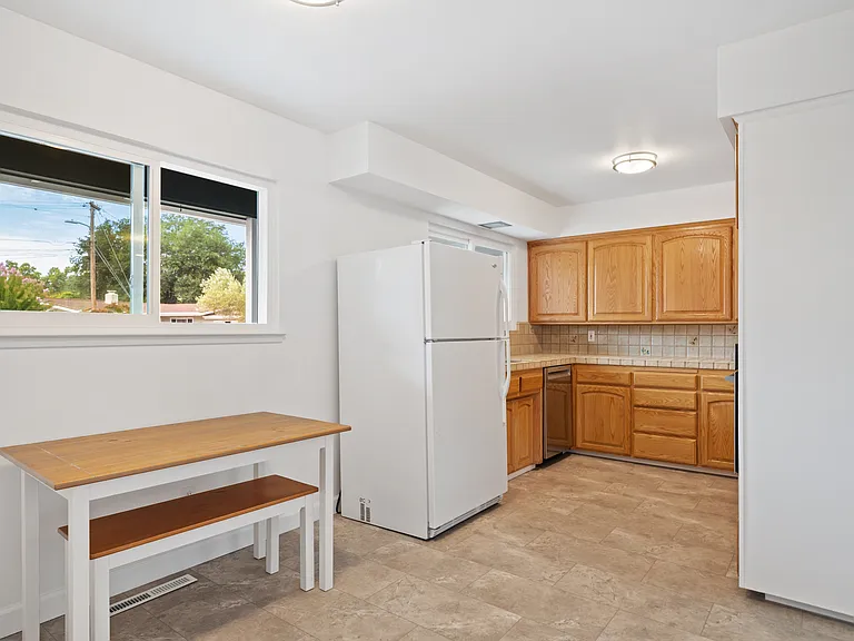 762 Garland Ave — Photo 8
