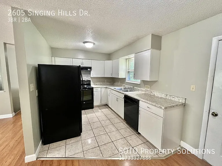 2605 Singing Hills Dr — Photo 6