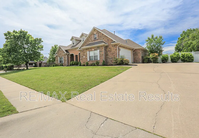 5602 S Bent Tree Dr — Photo 2