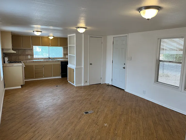 3876 E Hearne Ave — Photo 4