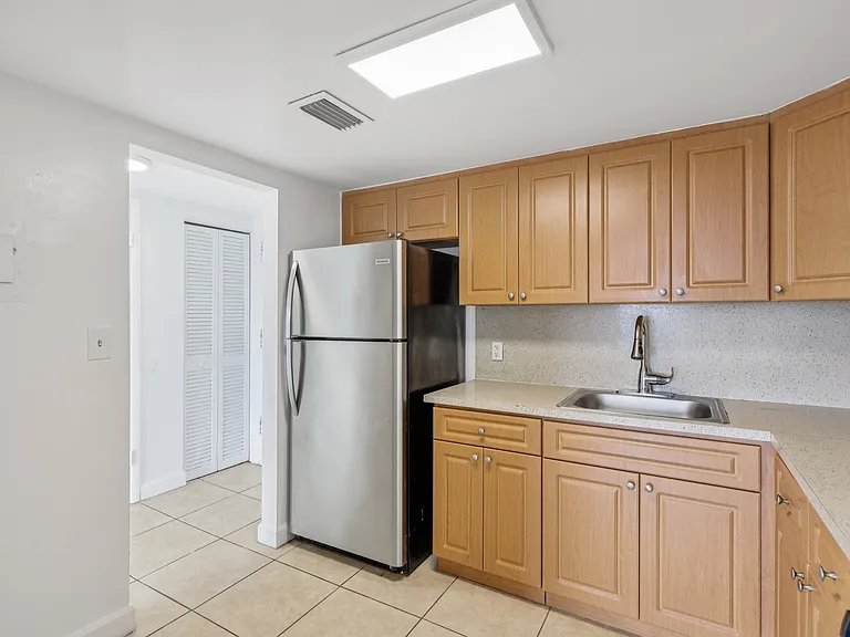 1 Bed 1.5 Bath Unit