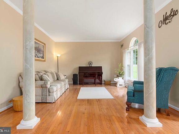 3rd image of 5050 Barrington Ln