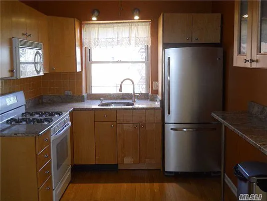 Sold by Benjamin Realty Since 1980 | media 33