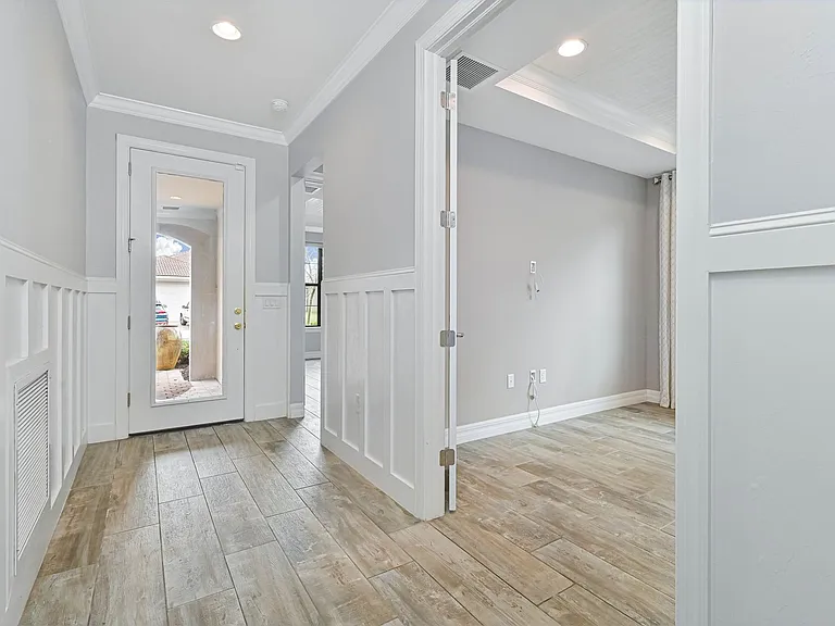 14589 Laguna Dr — Photo 7