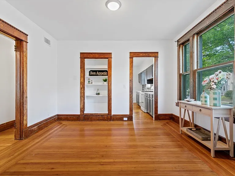 212 Maple St #1 — Photo 9