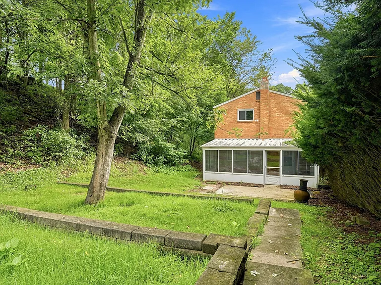 56 Pointview Rd — Photo 36
