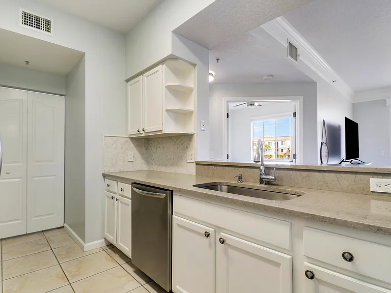 9212 Myrtlewood Cir W — Photo 24
