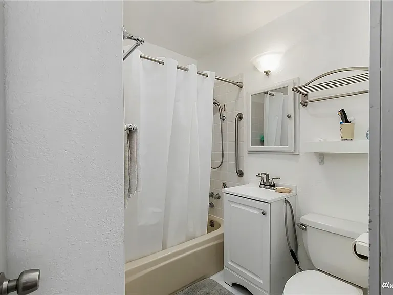 1326 Ivy Rd — Photo 7