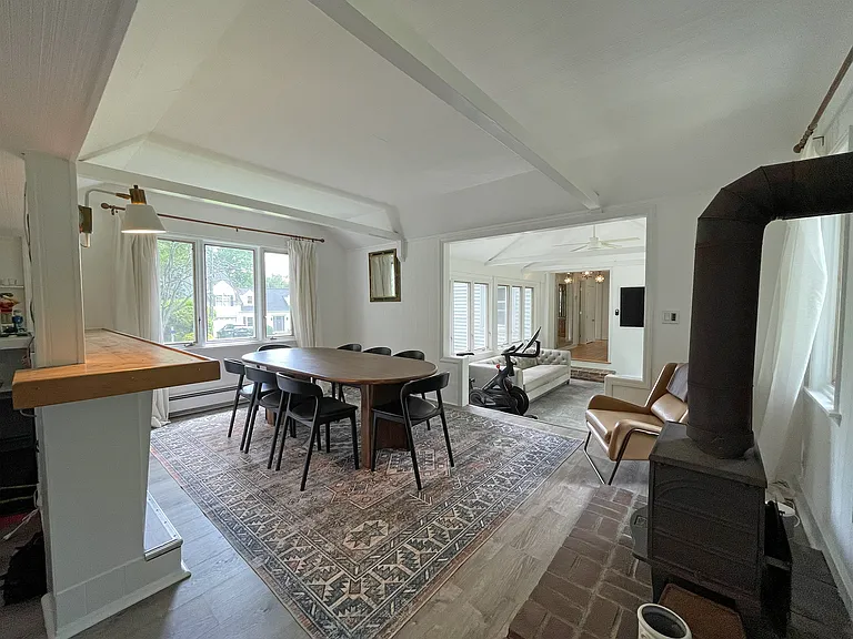 48 Hilton St — Photo 10