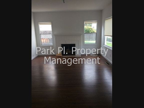 3rd image of 923 Helen Ave
