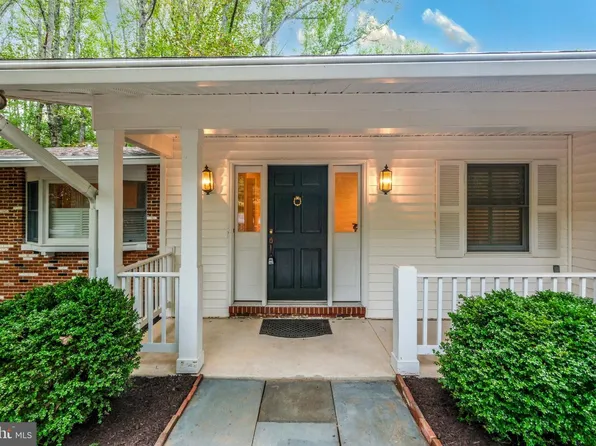 2530 Leeds Rd, Oakton, VA 22124