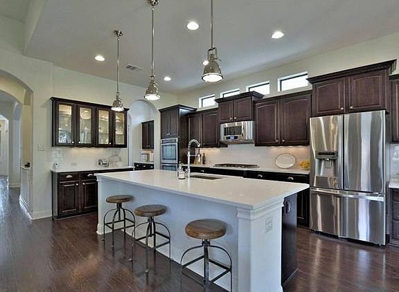 2nd image of 420 Indianwood Dr
