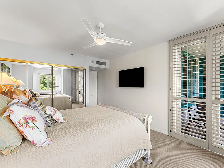 100 SE 5th Ave #410 — Photo 33