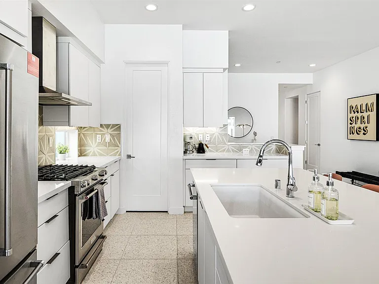 Taylor Dr — Photo 9