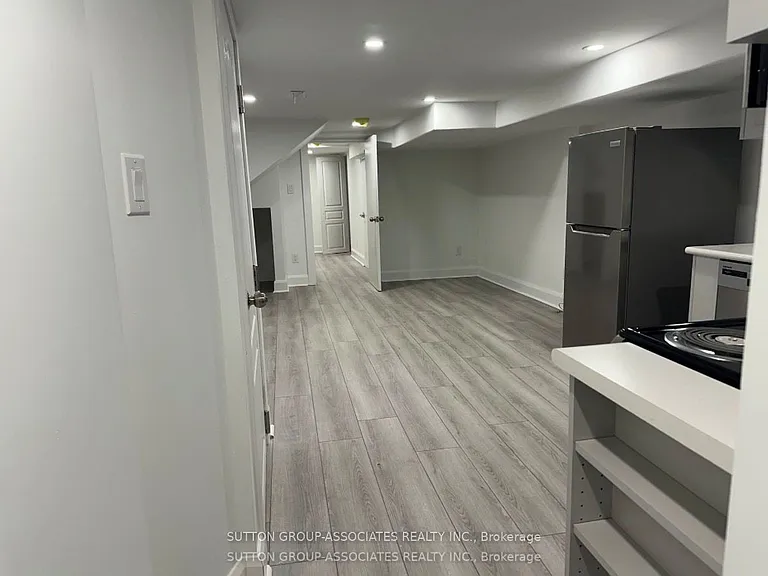 1208 College St #BASEMENT — Photo 9