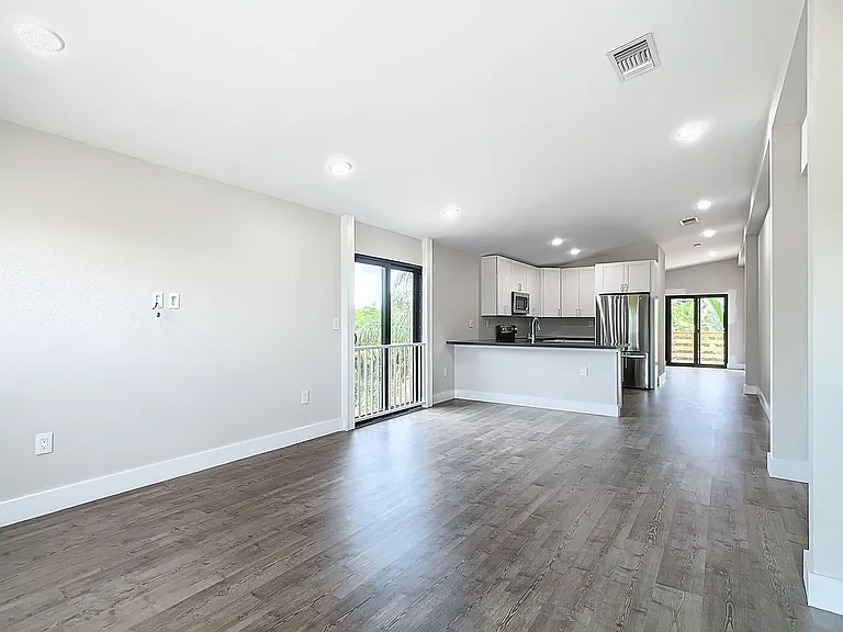 2505 Storter Ave — Photo 4