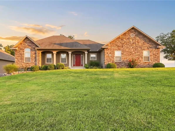 628 Oakmont Dr, Warrensburg, MO 64093