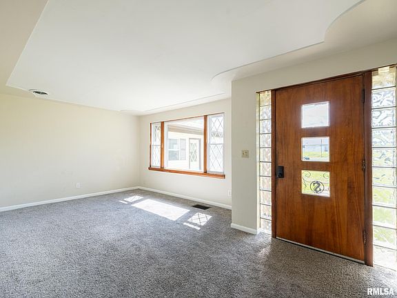 3rd image of 611 Woodland Trl