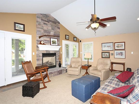 3rd image of 136 Laurel Ave