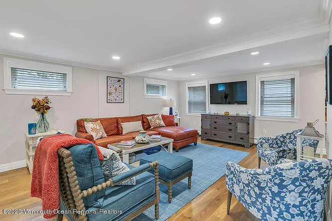 519 Saint Clair Ave — Photo 6