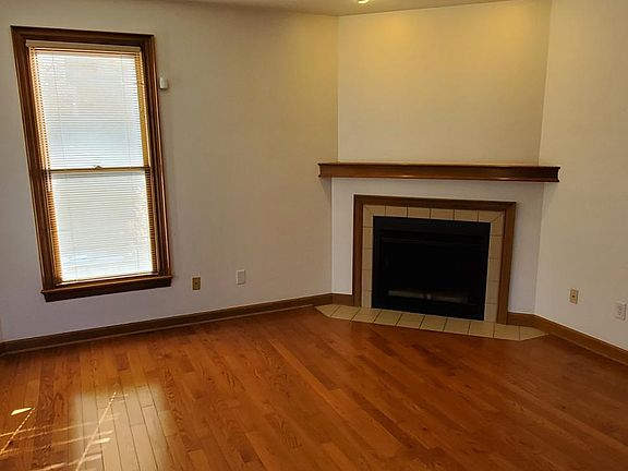 4th image of 811 Park St