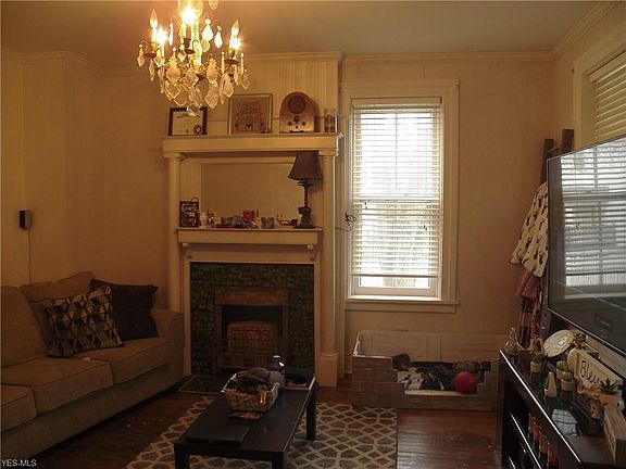 2nd image of 303-305 S Main St