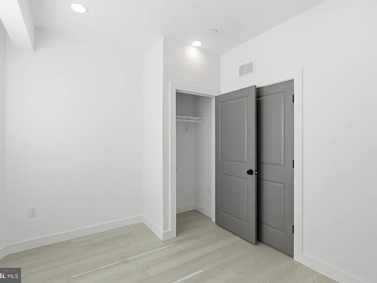 1024 W Orleans St — Photo 12