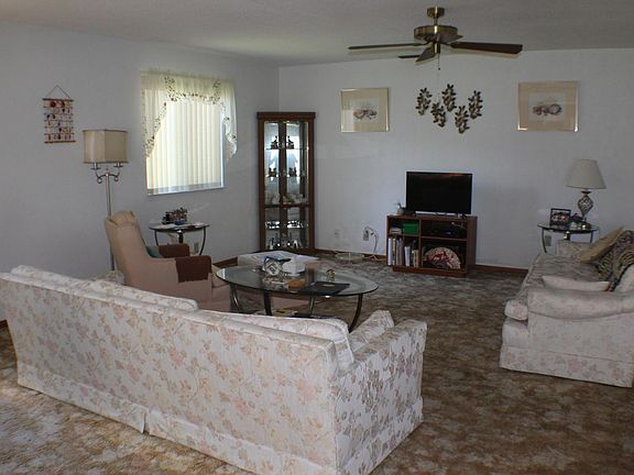 4th image of 2 Woodlands Cir