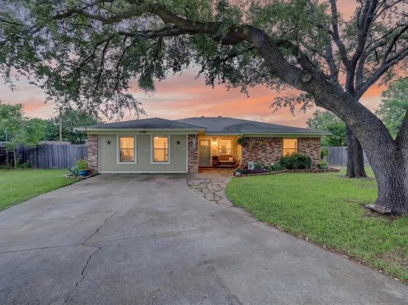 1145 Timberline Dr, Fort Worth, TX 76126