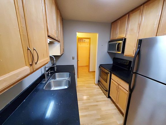 5th image of 1400 Dakota Ave S Unit 308
