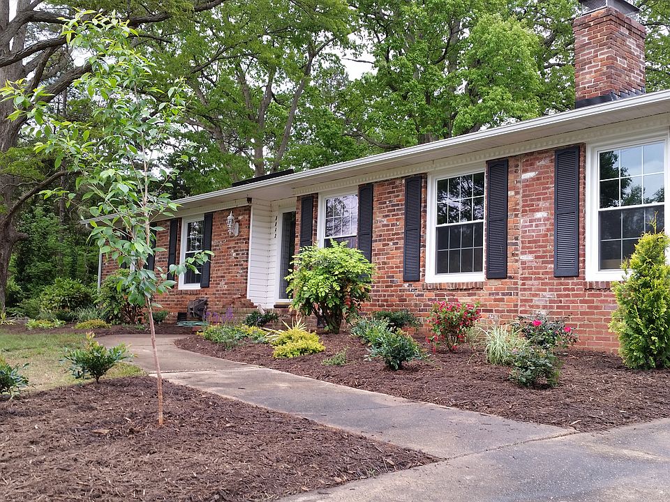 2nd image of 3042 Cresthill Dr