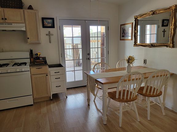 5th image of 158 Huron Dr