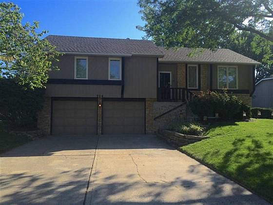 1st image of 714 NE Thames Dr