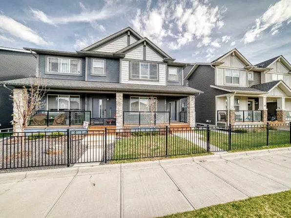 29 S Midgrove Ln SW, Airdrie, AB T4B 5H2