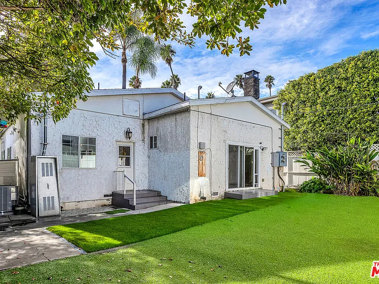 922 S Bundy Dr — Photo 17