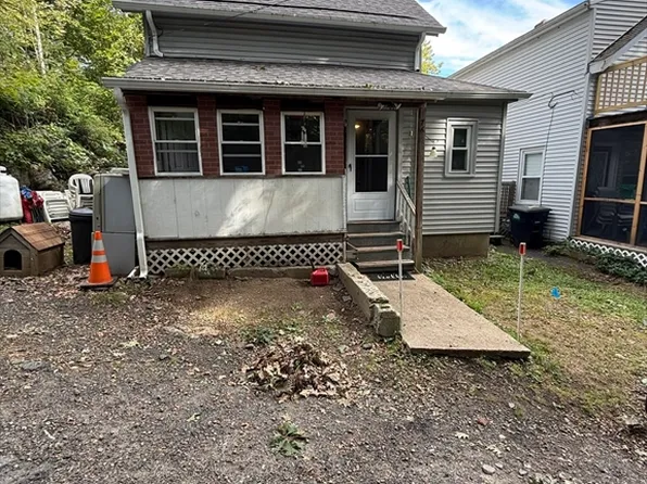 76 Lens St, Southbridge, MA 01550