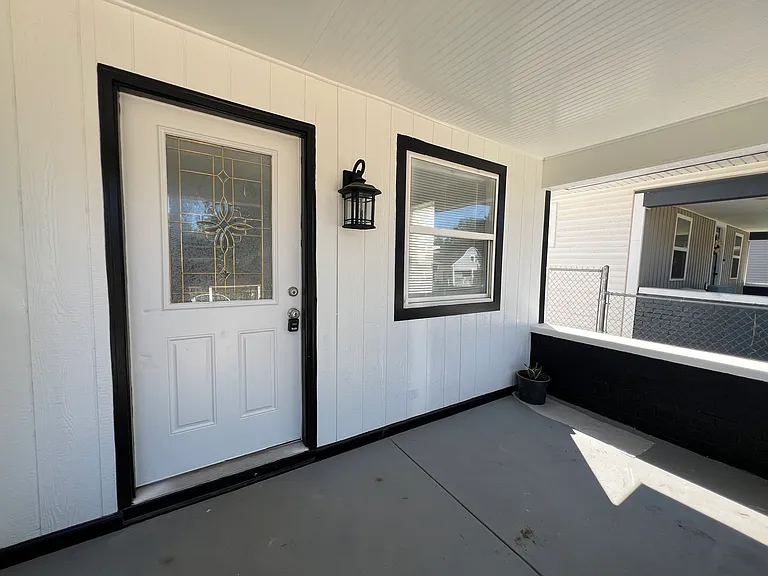 1347 N Gale St — Photo 4