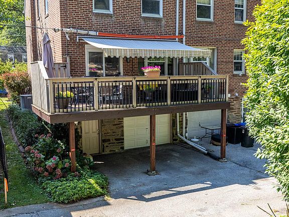 3rd image of 4925 Woodland Ave