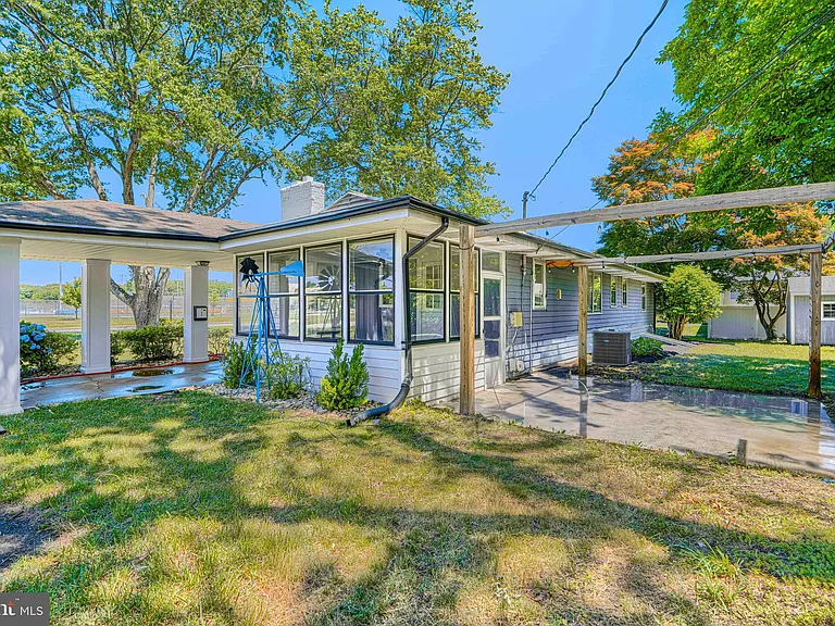 520 White Oak Dr — Photo 27