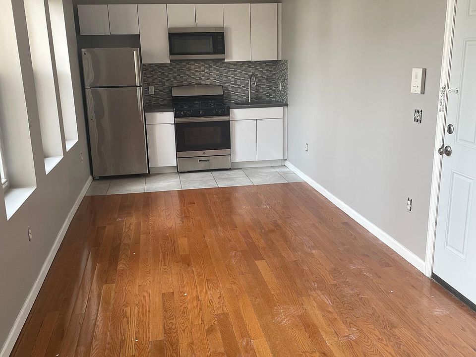 2nd image of 58 Steuben St APT 18