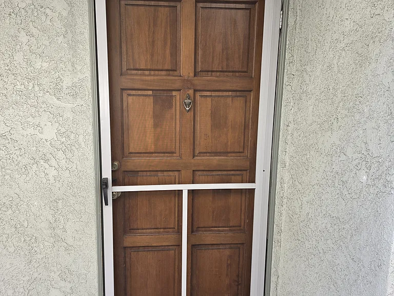 533 E Verdugo Ave — Photo 4