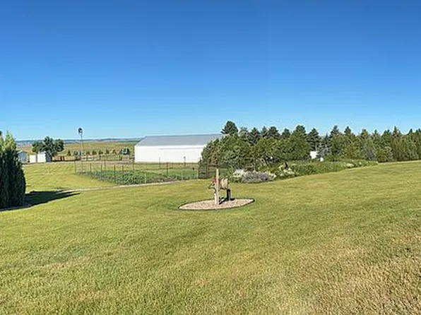 6050 93rd St SE, Bismarck, ND 58504